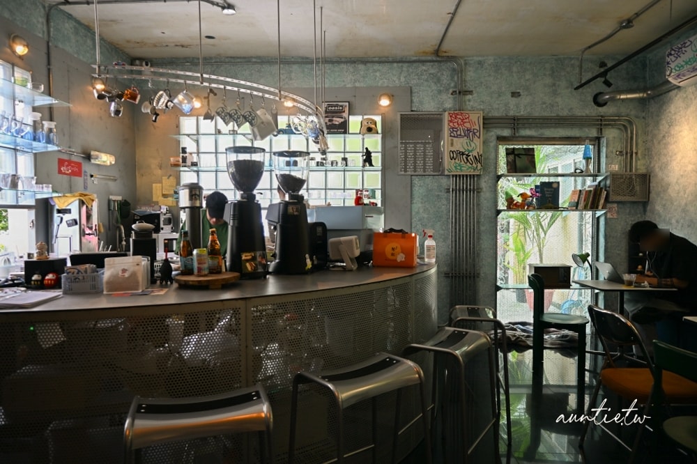 【宜蘭】五結|酷狗咖啡 KUGO CAFÉ,巷仔內民宅中,特調寶寶奇諾、狗狗奇諾,有個性與設計感咖啡廳 - 第8張圖