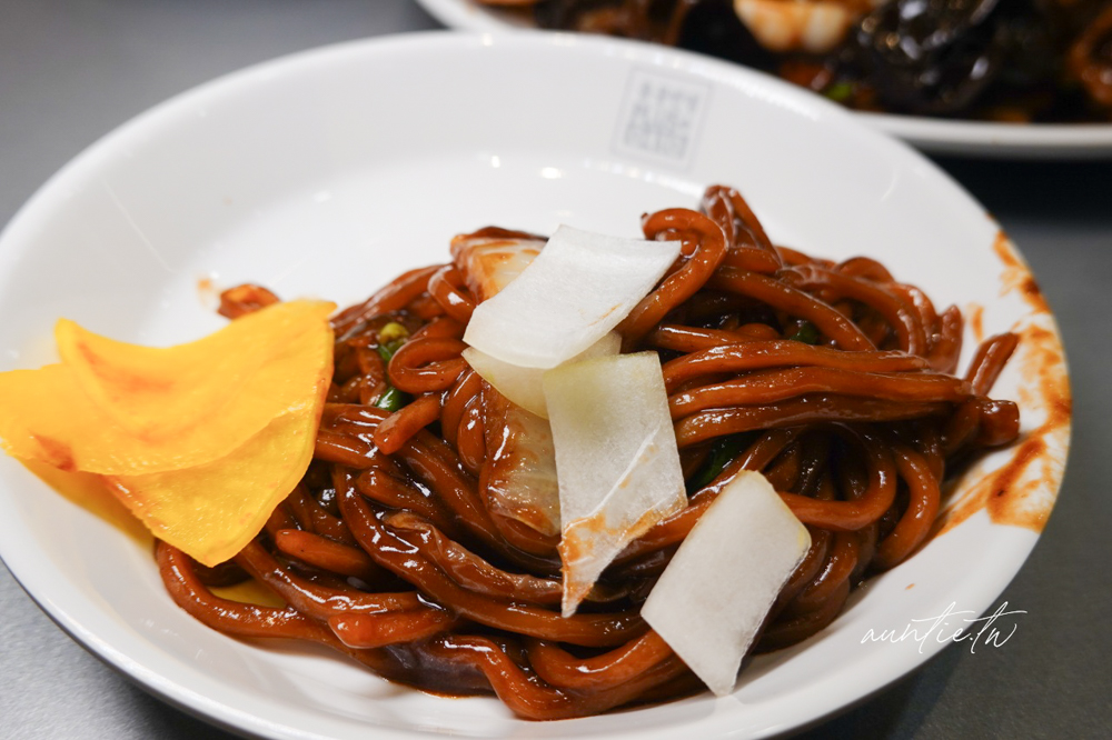 【台北】西湖站|香港飯店0410,海鮮炒碼麵,必點海鮮炒炸醬麵 - 第27張圖
