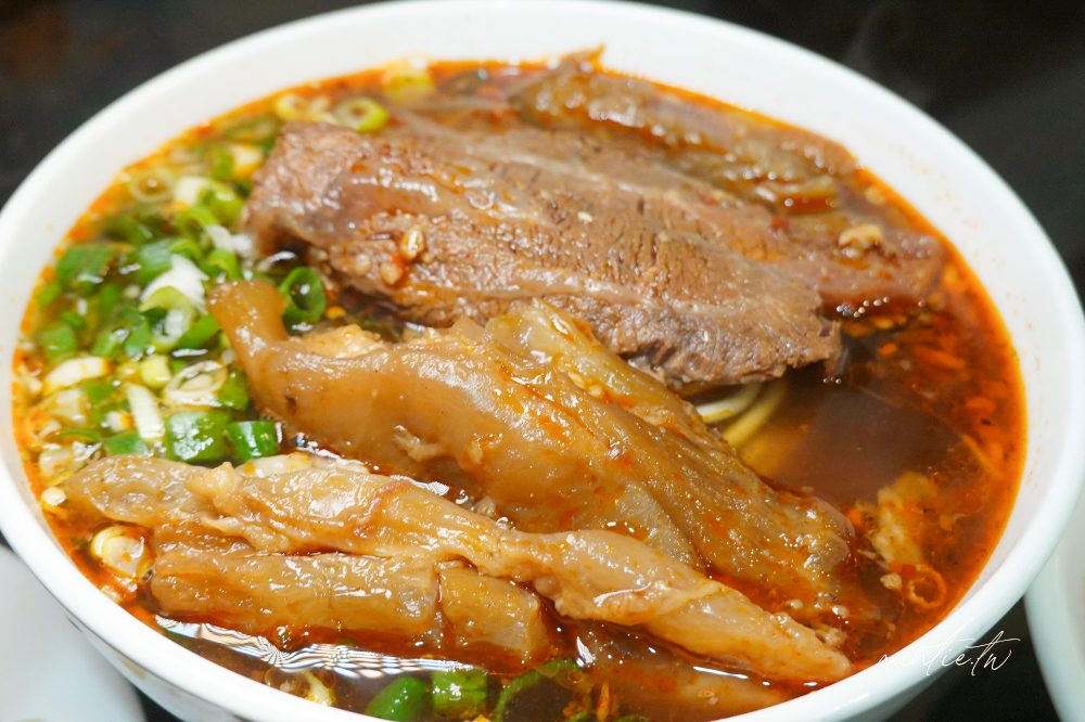 【基隆】中山區|基隆小羅牛肉麵,極度軟嫩大塊半筋半肉,牛肉麵節紅燒組銀牌 - 第10張圖