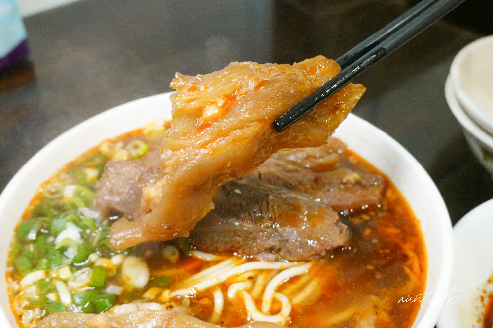 【基隆】中山區|基隆小羅牛肉麵,極度軟嫩大塊半筋半肉,牛肉麵節紅燒組銀牌 - 第12張圖