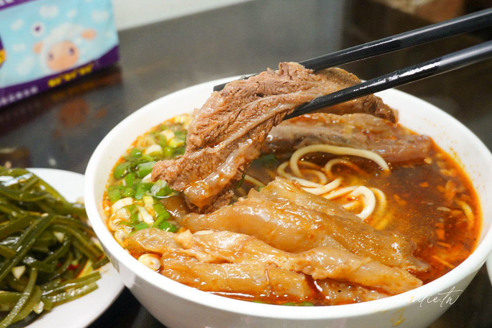【基隆】中山區|基隆小羅牛肉麵,極度軟嫩大塊半筋半肉,牛肉麵節紅燒組銀牌 - 第11張圖