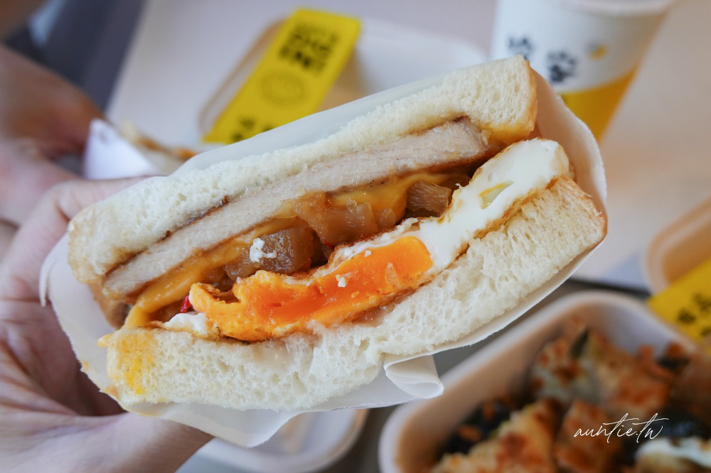 【台北】港墘站|晚安早餐,皮蛋肉鬆脆皮蛋餅,軟嫩手作三明治,內湖科技園區早午餐 - 第17張圖