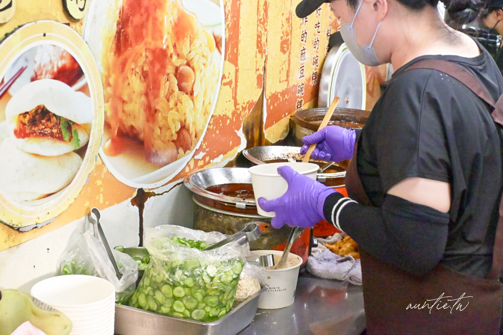 【台北】萬華區|一甲子飲食祖師廟控肉飯,香甜軟嫩刈包,入口即化碎控肉飯 - 第7張圖