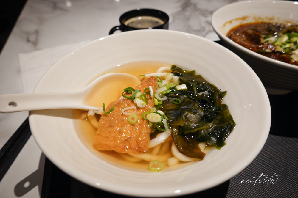 【松山機場】環亞貴賓室|五月新開幕,牛肉麵、鹹豆漿,各種台味小吃端上桌 - 第22張圖