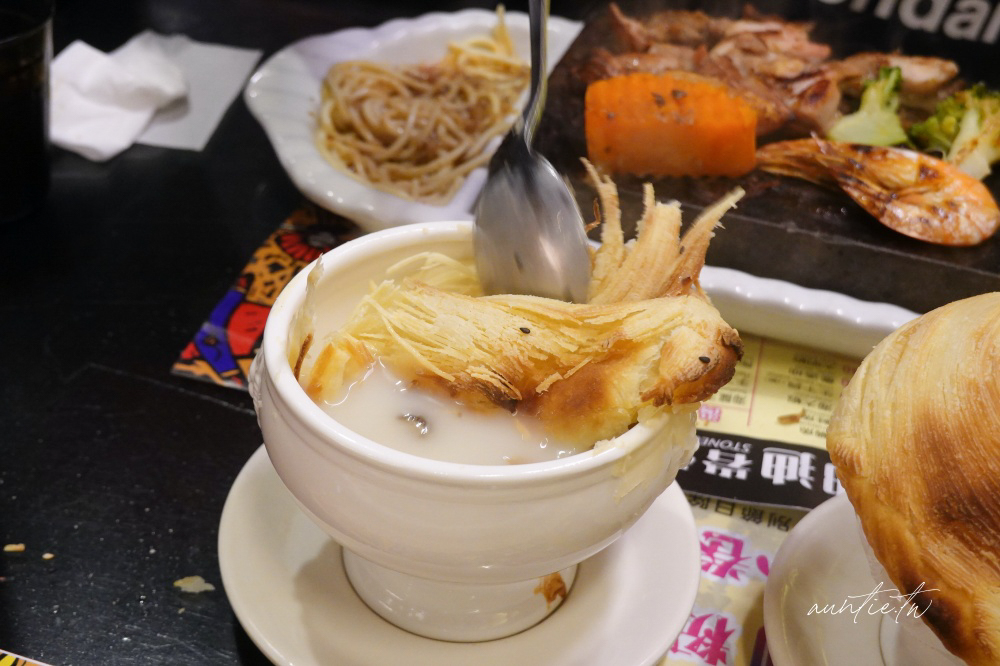 【宜蘭】羅東|邦迪岩燒餐廳,400度高溫石板牛排自己煎,香濃螺旋酥皮濃湯! - 第10張圖