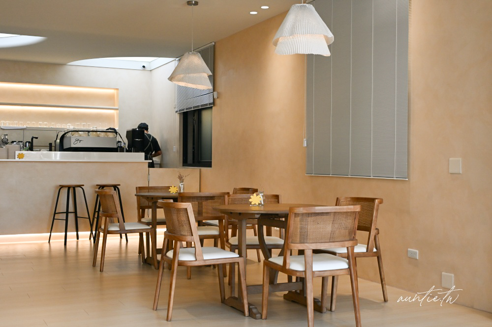 【新竹】東區|hsïa (café) 夏.咖啡,白色系質感咖啡廳,日式開心果舒芙蕾推薦 - 第13張圖