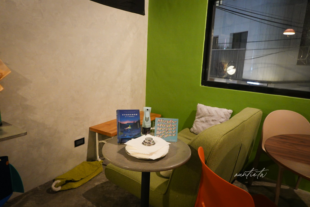 【新北】板橋｜ssSip late-night space，有貓咪、拿坡里披薩跟好吃布丁的深夜咖啡廳