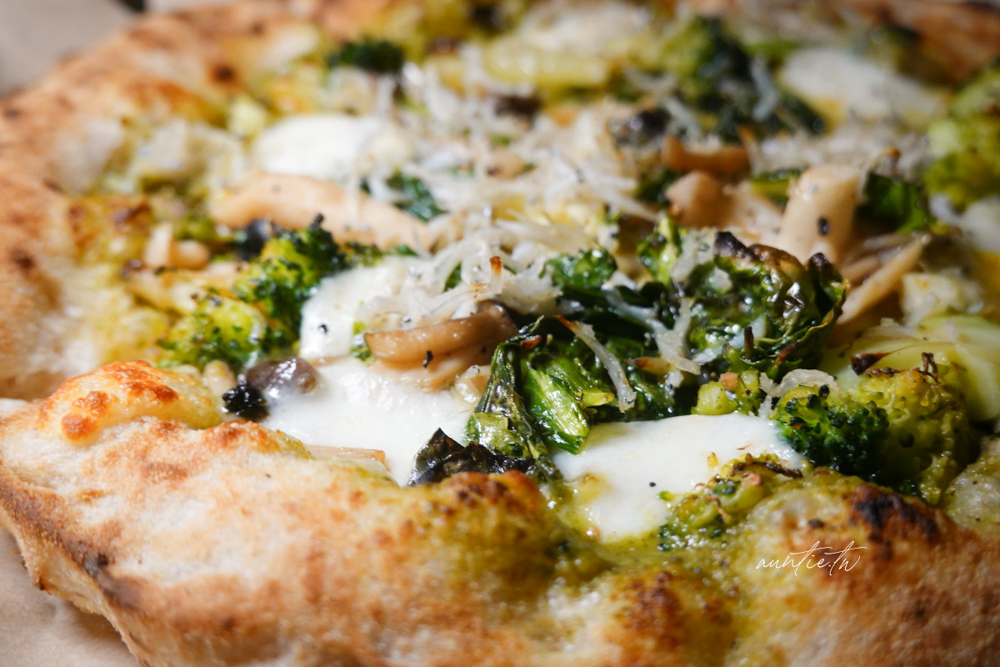 【新北】板橋｜ssSip late-night space，有貓咪、拿坡里披薩跟好吃布丁的深夜咖啡廳