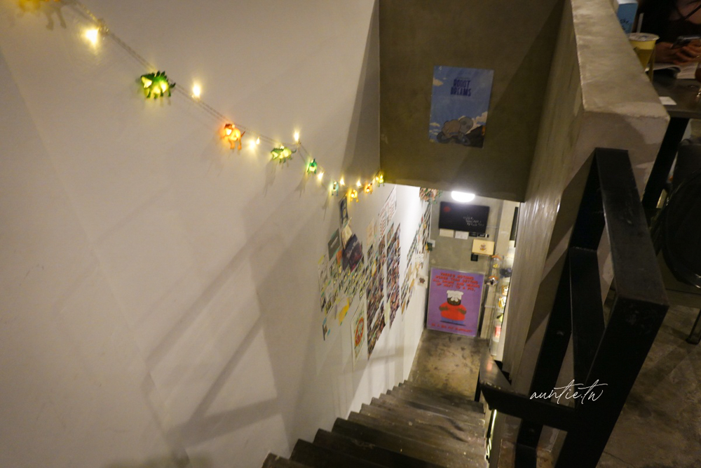 【新北】板橋｜ssSip late-night space，有貓咪、拿坡里披薩跟好吃布丁的深夜咖啡廳