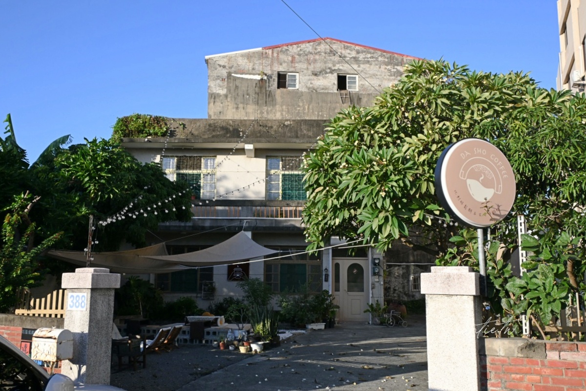【彰化】鹿港|大手咖啡,有著悠閒大庭院還有貓咪的老屋咖啡廳 - 第2張圖