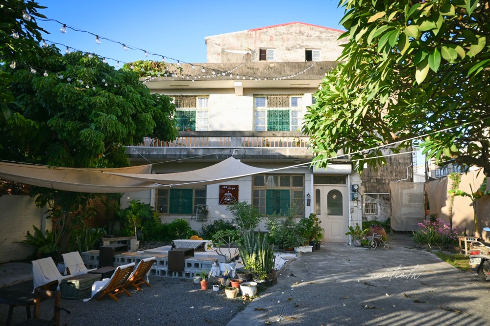 【彰化】鹿港|大手咖啡,有著悠閒大庭院還有貓咪的老屋咖啡廳 - 第3張圖