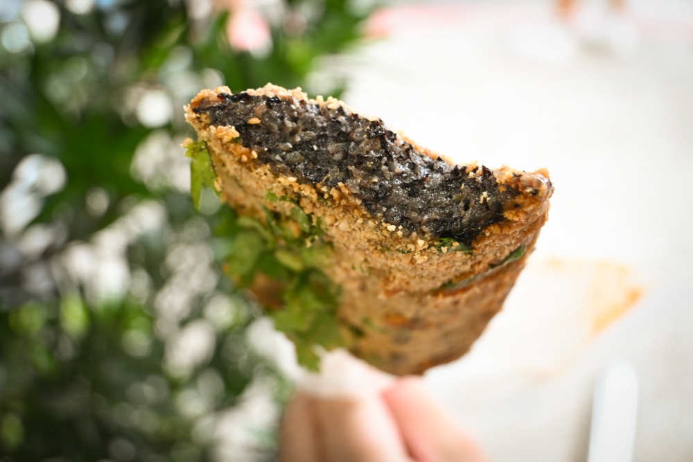 【台北】北門站|豬血糕,華陰街商圈假日排隊豬血糕,香濃香菜花生粉 - 第12張圖