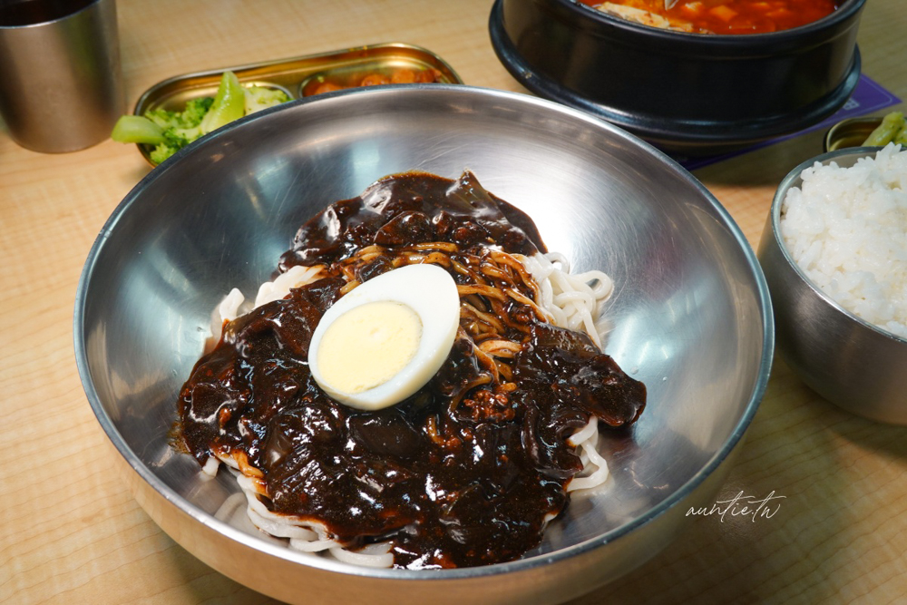 【台北】西湖站|李家韓國食堂,平價道地黑罵罵炸醬麵,夠味韓式辣豬肉豆腐鍋 - 第6張圖 【台北】西湖站|李家韓國食堂,平價道地黑罵罵炸醬麵,夠味韓式辣豬肉豆腐鍋