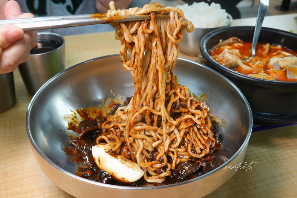 【台北】西湖站|李家韓國食堂,平價道地黑罵罵炸醬麵,夠味韓式辣豬肉豆腐鍋 - 第7張圖 【台北】西湖站|李家韓國食堂,平價道地黑罵罵炸醬麵,夠味韓式辣豬肉豆腐鍋