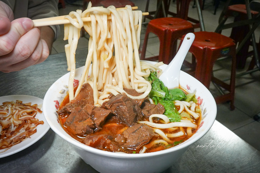 【台北】文德站｜小周紅燒牛肉麵，樸實無華大碗滿意湯底濃郁，內湖科技園區平價牛肉麵