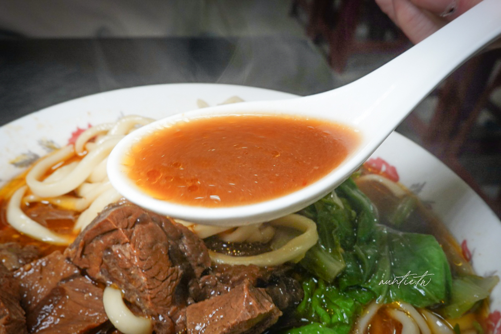 【台北】文德站｜小周紅燒牛肉麵，樸實無華大碗滿意湯底濃郁，內湖科技園區平價牛肉麵