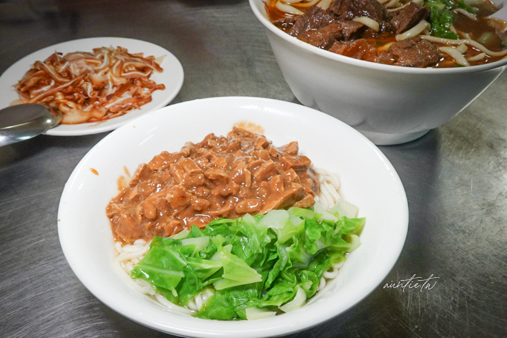 【台北】文德站｜小周紅燒牛肉麵，樸實無華大碗滿意湯底濃郁，內湖科技園區平價牛肉麵