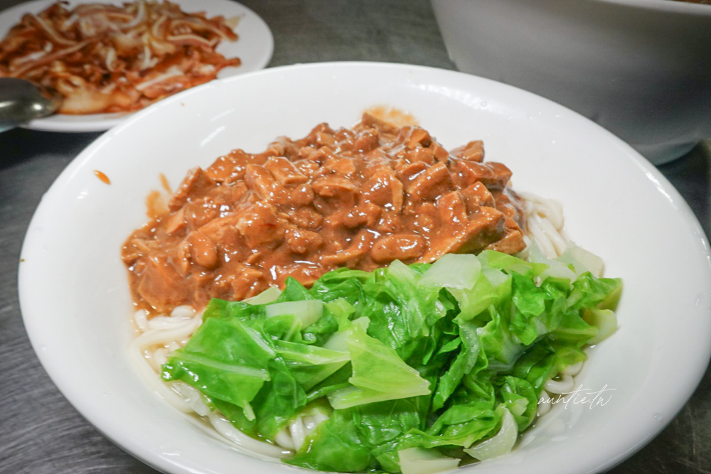 【台北】文德站｜小周紅燒牛肉麵，樸實無華大碗滿意湯底濃郁，內湖科技園區平價牛肉麵