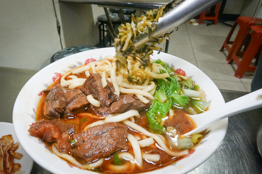 【台北】文德站｜小周紅燒牛肉麵，樸實無華大碗滿意湯底濃郁，內湖科技園區平價牛肉麵