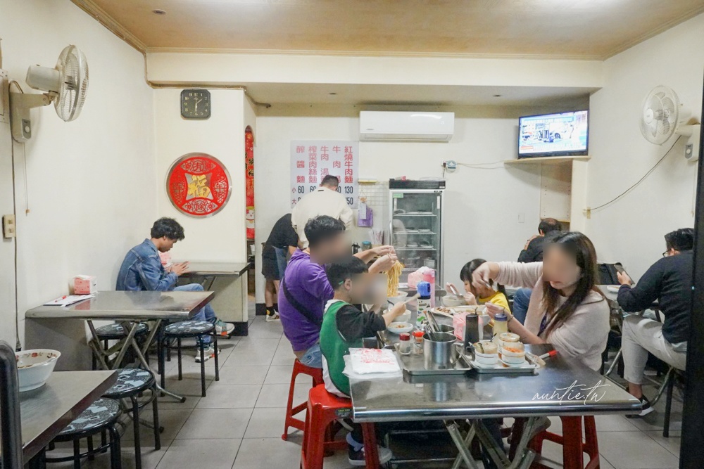 【台北】文德站|小周紅燒牛肉麵,樸實無華大碗滿意湯底濃郁,內湖科技園區平價牛肉麵 - 第4張圖 【台北】文德站|小周紅燒牛肉麵,樸實無華大碗滿意湯底濃郁,內湖科技園區平價牛肉麵