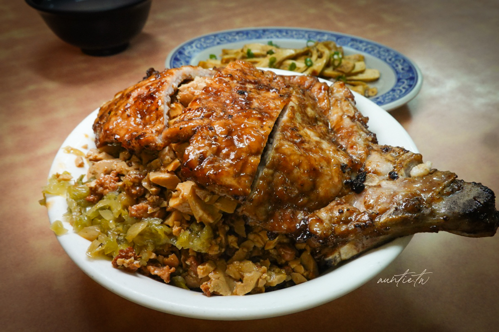 【台北】內湖｜黑記懷舊排骨飯，簡單配菜但鹹香夠味古早味排骨飯