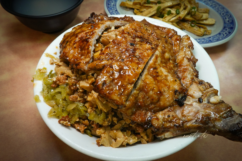 【台北】內湖｜黑記懷舊排骨飯，簡單配菜但鹹香夠味古早味排骨飯