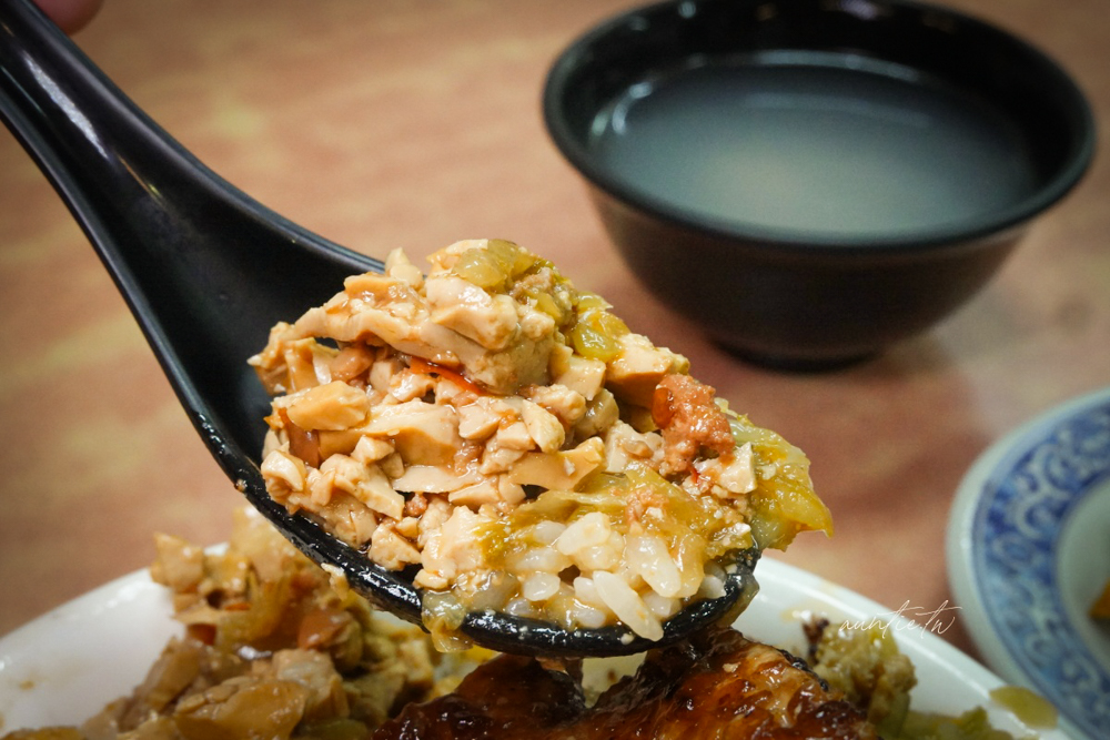 【台北】內湖｜黑記懷舊排骨飯，簡單配菜但鹹香夠味古早味排骨飯