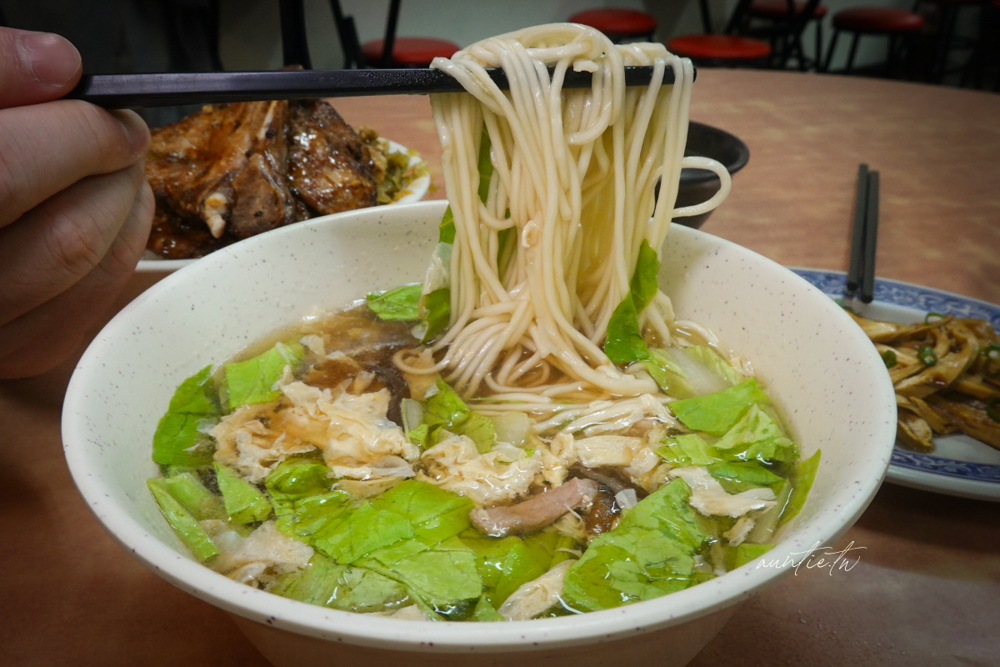【台北】內湖｜黑記懷舊排骨飯，簡單配菜但鹹香夠味古早味排骨飯