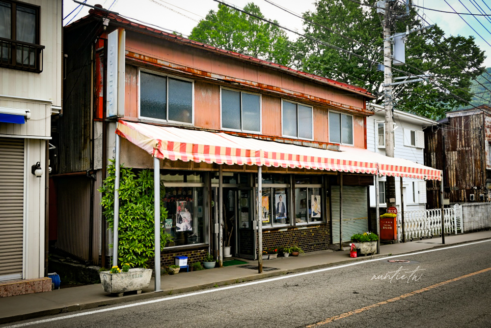【日本】山梨縣｜富士吉田懷舊商店街，復古街景富士山景，河口湖景點推薦