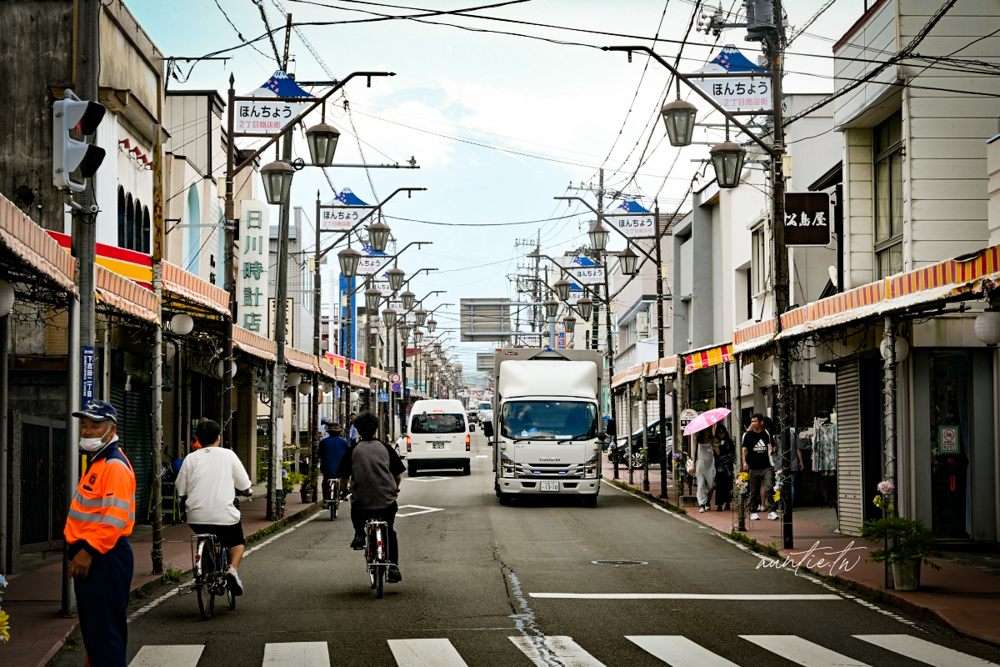 【日本】山梨縣｜富士吉田懷舊商店街，復古街景富士山景，河口湖景點推薦