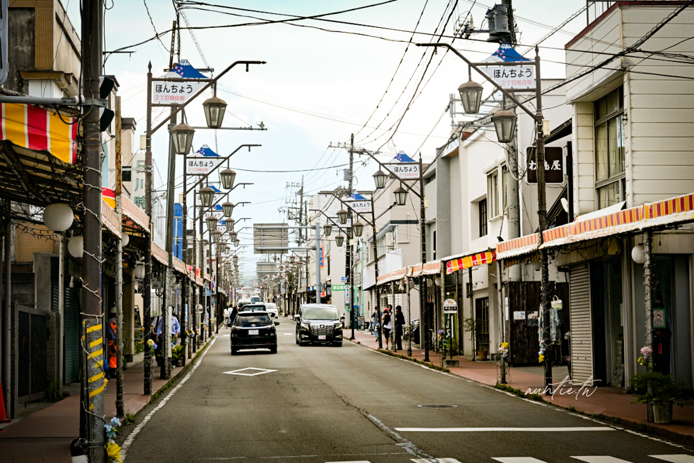 【日本】山梨縣｜富士吉田懷舊商店街，復古街景富士山景，河口湖景點推薦