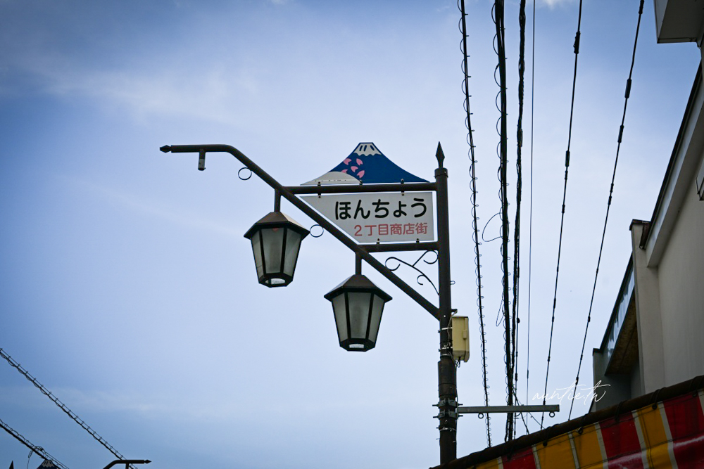 【日本】山梨縣｜富士吉田懷舊商店街，復古街景富士山景，河口湖景點推薦