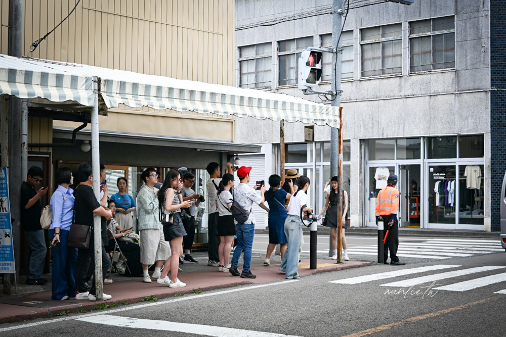 【日本】山梨縣｜富士吉田懷舊商店街，復古街景富士山景，河口湖景點推薦