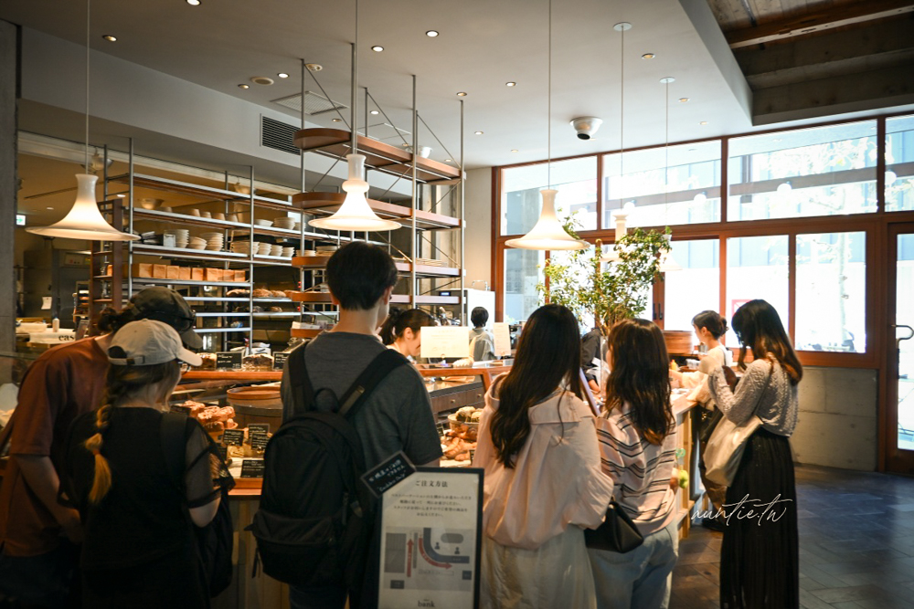 【東京】日本橋|bakery bank,舊銀行改建的人氣排隊麵包店,東京麵包店推薦 - 第9張圖