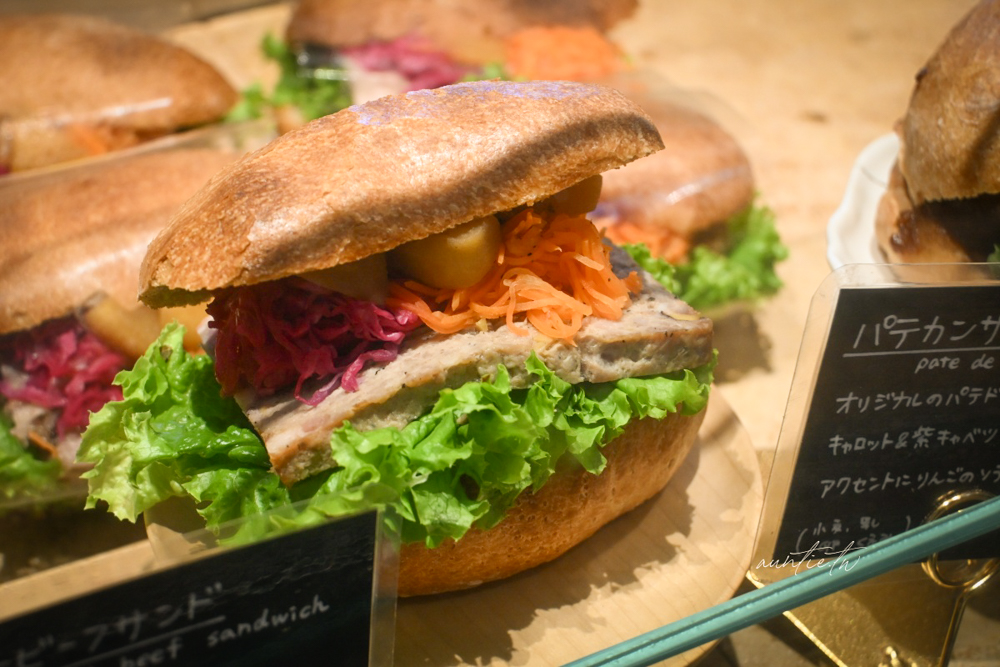 【東京】日本橋|bakery bank,舊銀行改建的人氣排隊麵包店,東京麵包店推薦 - 第15張圖