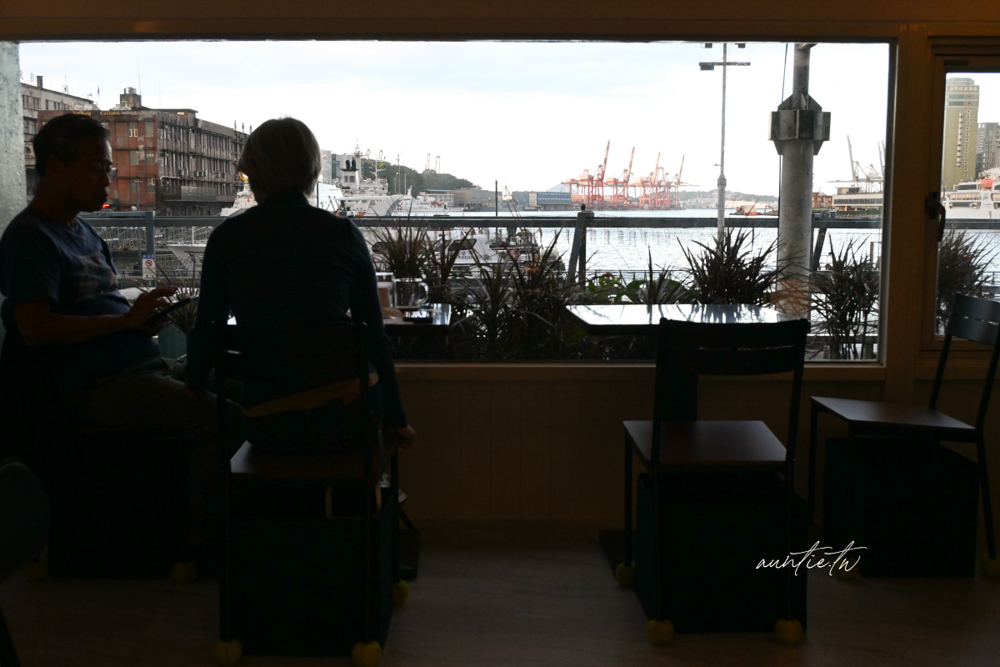 【基隆】仁愛區|Rectengle Café 方長咖啡,可以看基隆港的療癒海景咖啡廳 - 第9張圖