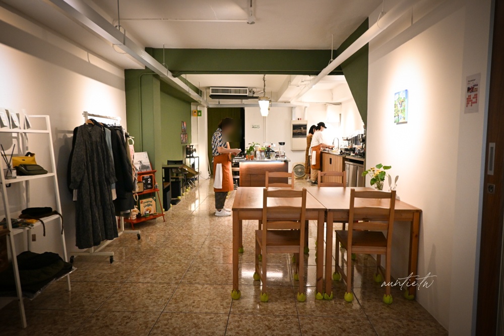 【基隆】仁愛區|Rectengle Café 方長咖啡,可以看基隆港的療癒海景咖啡廳 - 第6張圖