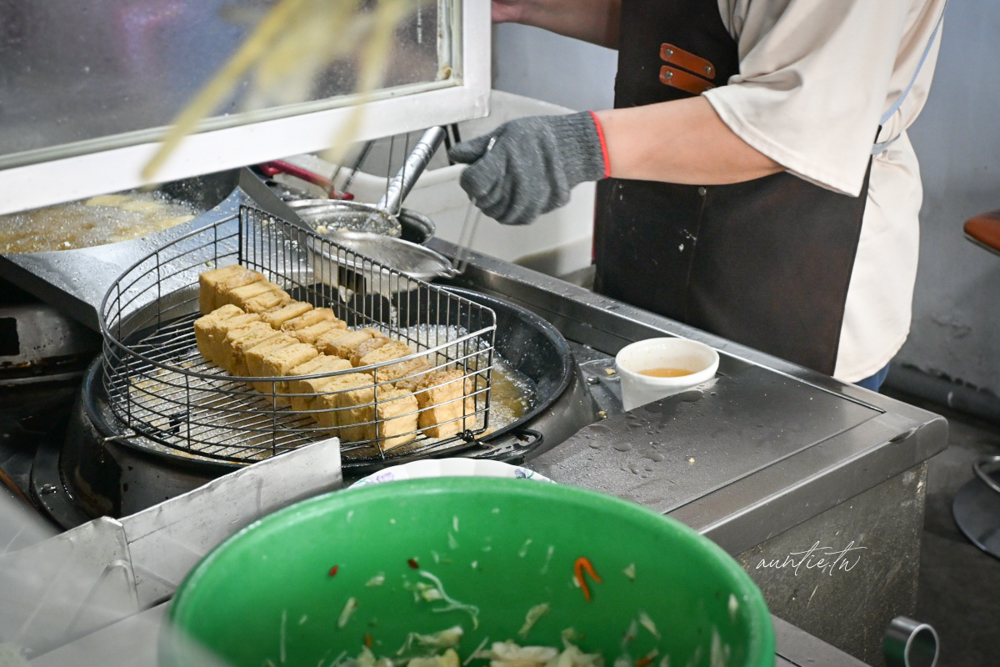 【花蓮】玉里｜玉里橋頭臭豆腐，吃完臭到毛細孔裡的神級臭豆腐