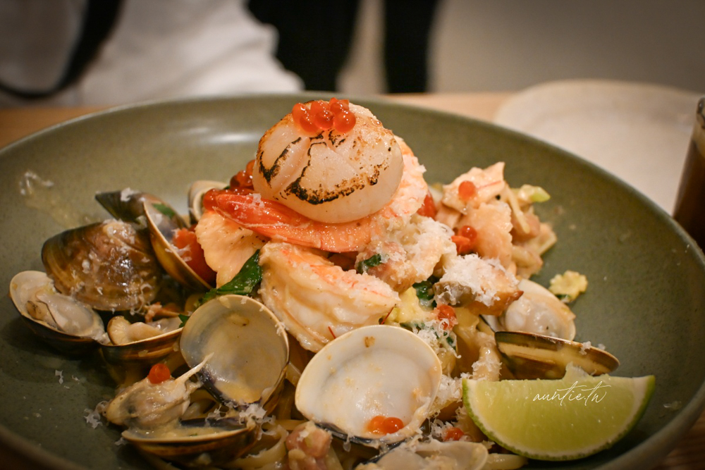 【台北】中山站|青沐,香濃溫泉蛋松露巴薩醋蕈菇麵,清爽干貝炸多海鮮麵 - 第9張圖 【台北】中山站|青沐,香濃溫泉蛋松露巴薩醋蕈菇麵,清爽干貝炸多海鮮麵