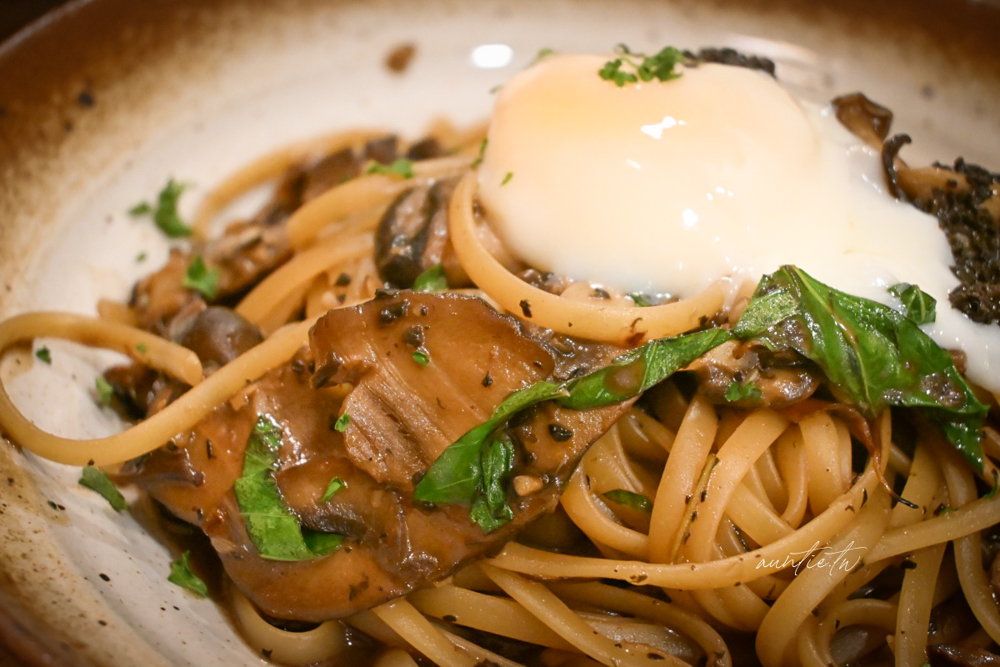 【台北】中山站｜青沐，香濃溫泉蛋松露巴薩醋蕈菇麵，清爽干貝炸多海鮮麵