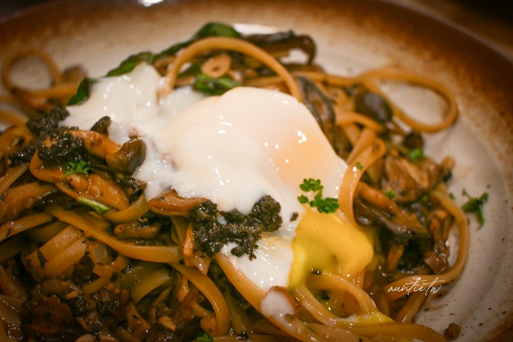 【台北】中山站|青沐,香濃溫泉蛋松露巴薩醋蕈菇麵,清爽干貝炸多海鮮麵 - 第12張圖 【台北】中山站|青沐,香濃溫泉蛋松露巴薩醋蕈菇麵,清爽干貝炸多海鮮麵