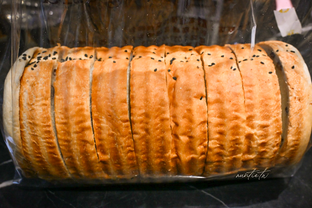 【苗栗】南庄｜黃金傳說窯烤麵包13間老街店，沉甸甸真材實料紅豆吐司，