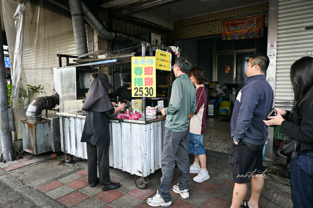 【宜蘭】礁溪｜龍潭春捲伯，薄酥脆韭菜春捲，鹹香地瓜蝦餅，礁溪排隊美食