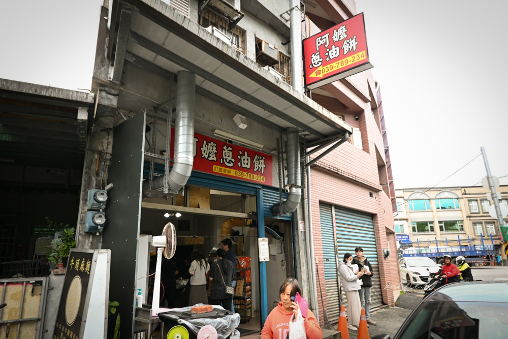 【宜蘭】頭城｜阿嬤蔥油餅，蔥花爆多心中第一名宜蘭炸彈蔥油餅