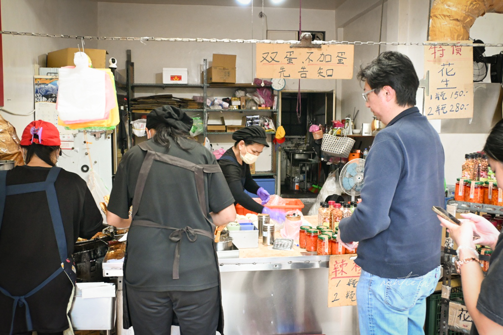 【宜蘭】頭城｜阿嬤蔥油餅，蔥花爆多心中第一名宜蘭炸彈蔥油餅