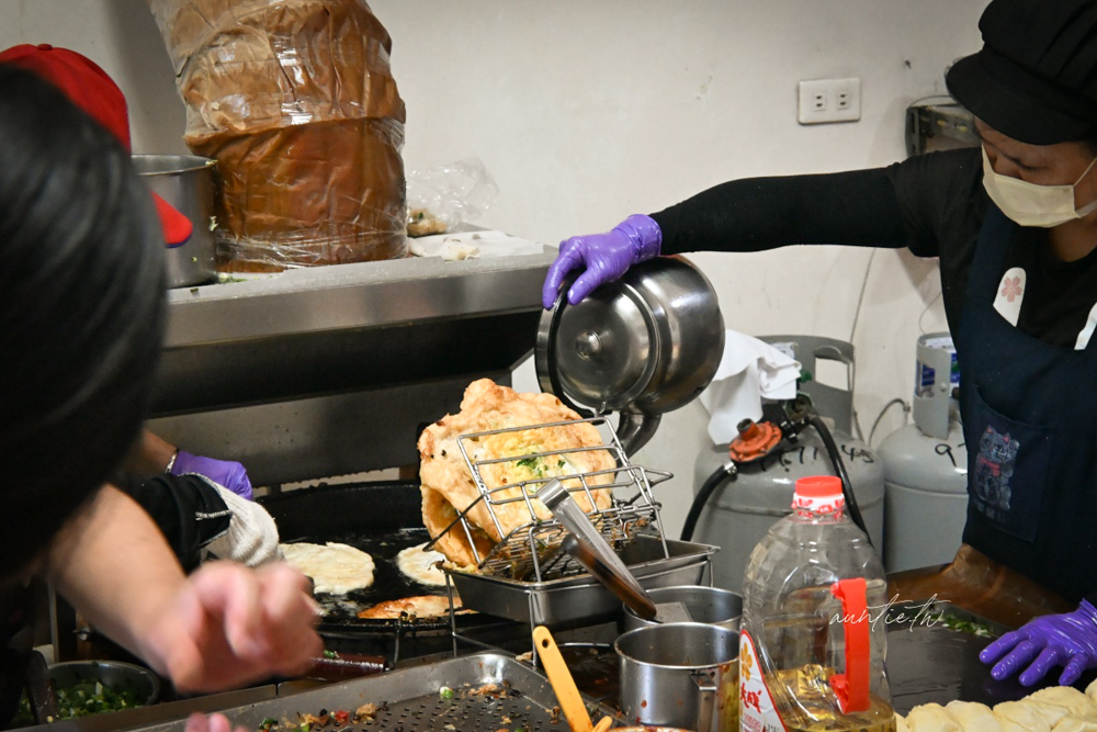 【宜蘭】頭城｜阿嬤蔥油餅，蔥花爆多心中第一名宜蘭炸彈蔥油餅