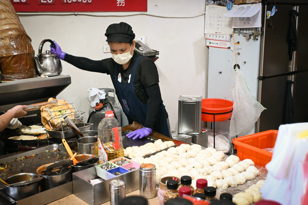 【宜蘭】頭城｜阿嬤蔥油餅，蔥花爆多心中第一名宜蘭炸彈蔥油餅