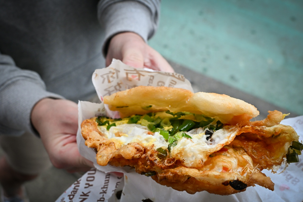 【宜蘭】頭城｜阿嬤蔥油餅，蔥花爆多心中第一名宜蘭炸彈蔥油餅