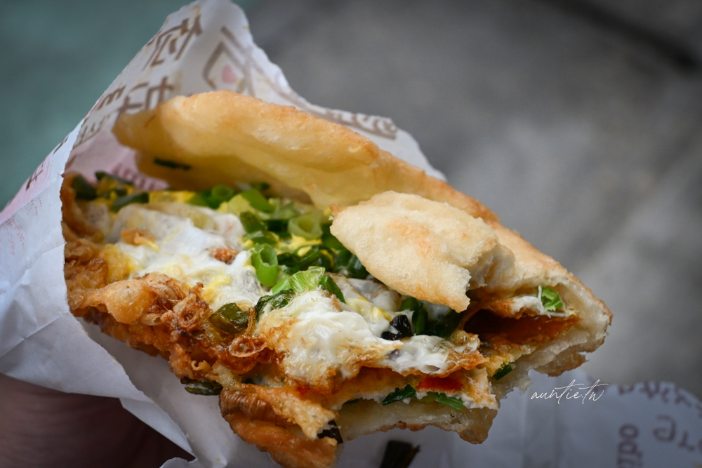 【宜蘭】頭城｜阿嬤蔥油餅，蔥花爆多心中第一名宜蘭炸彈蔥油餅