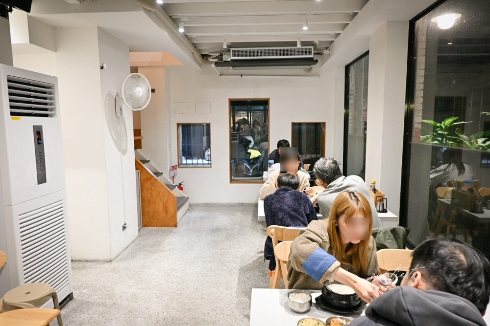 【公館美食】曹氏家司機食堂，道地香濃豬肉湯飯，酥脆海鮮煎餅推薦